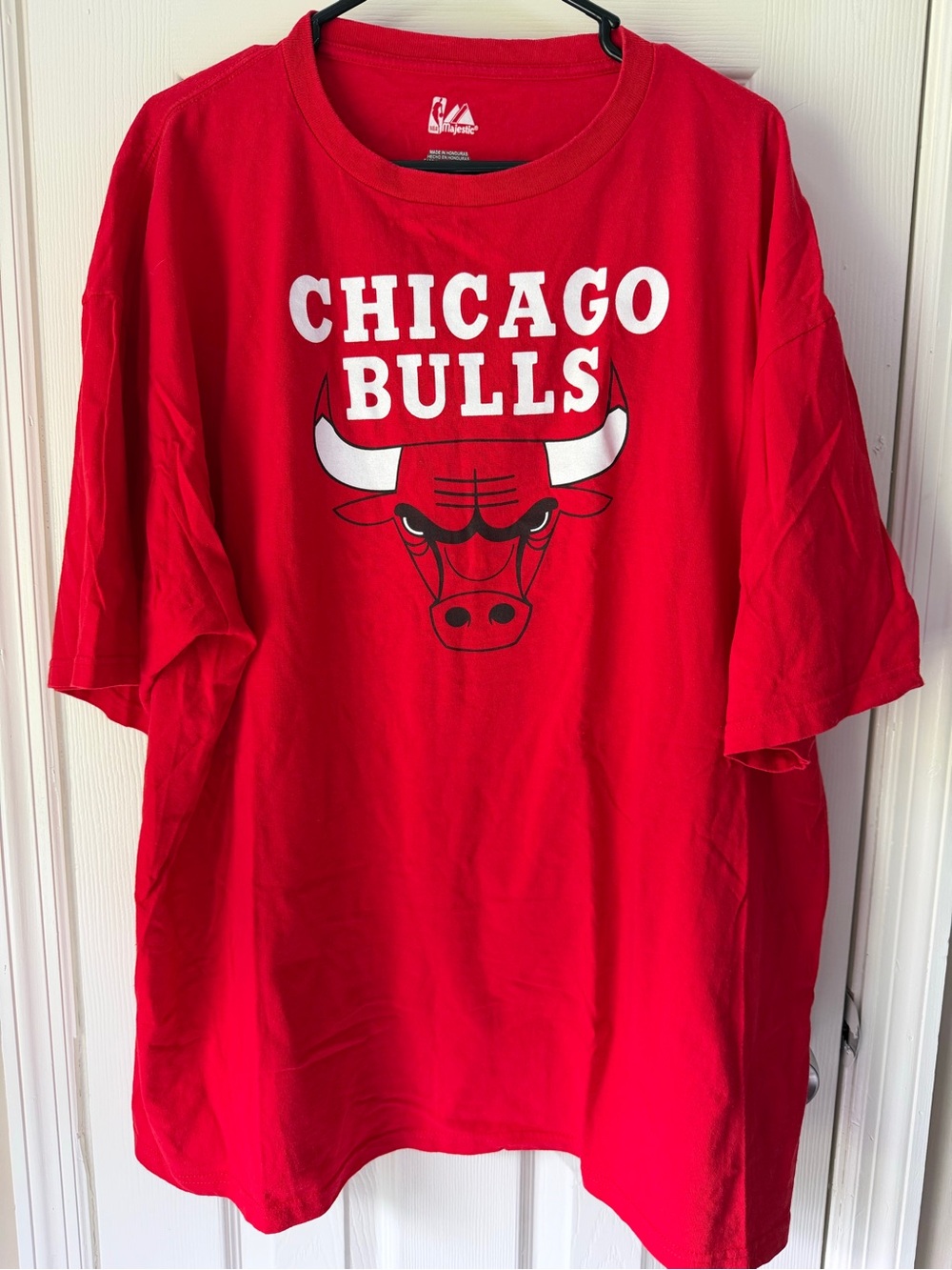 Majestic Red Chicago Bulls Logo Tee - Men's Short Sleeve